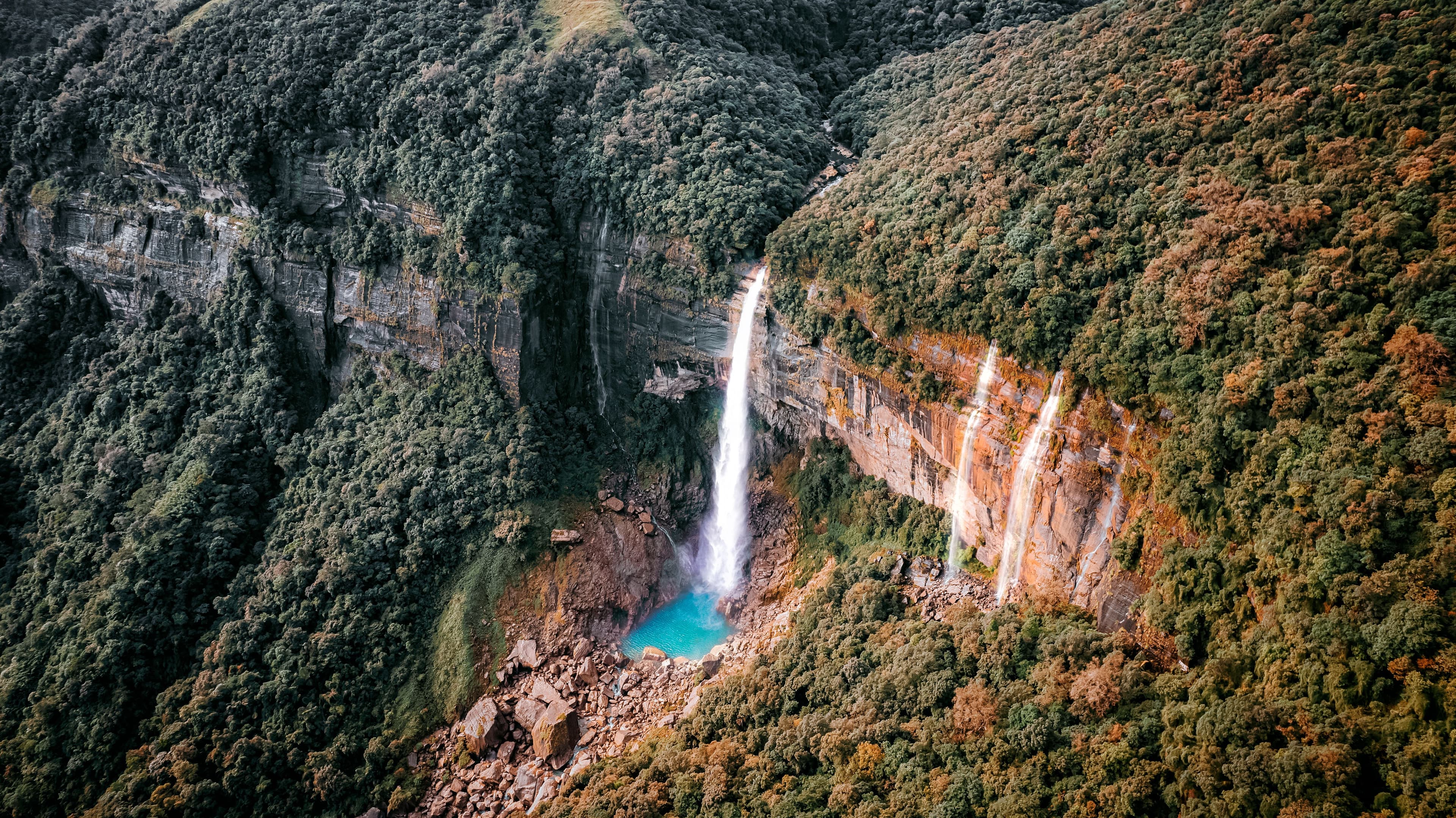 Nohkalikai Falls