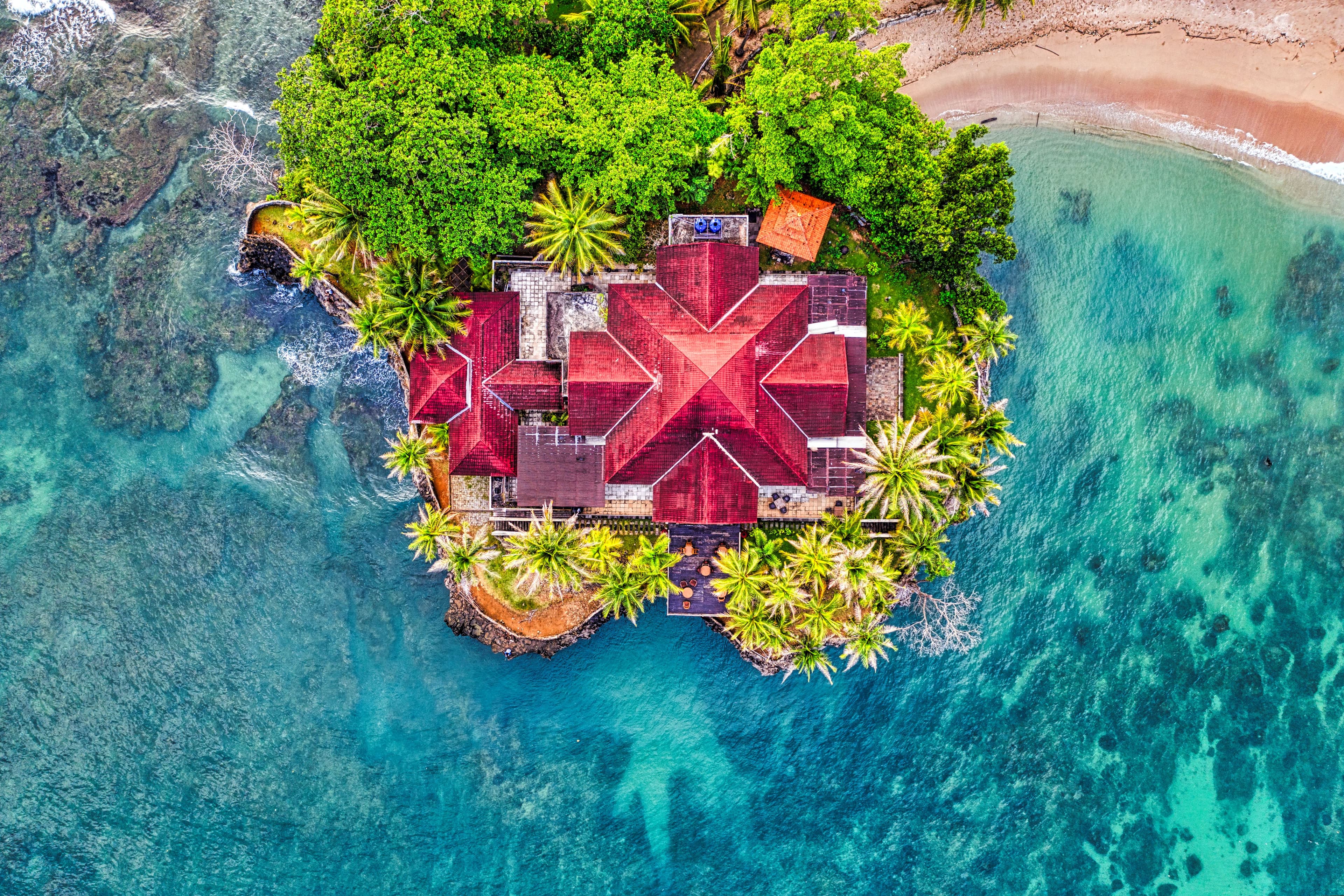 Round Hill Hotel and Villas 4